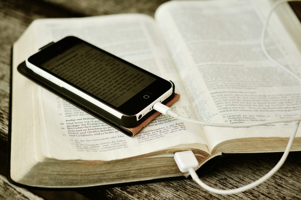 bible, iphone, mobile phone-2690295.jpg